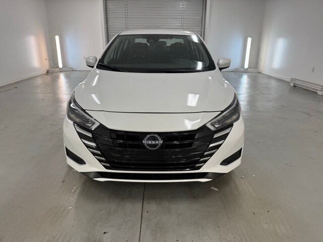 2025 Nissan Versa 1.6 SV photo 2