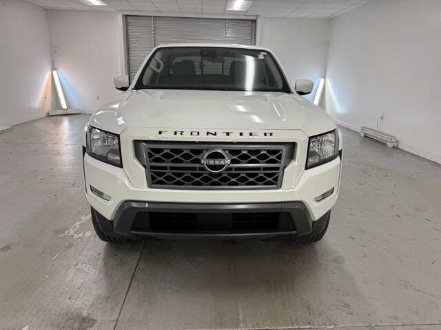 2023 Nissan Frontier SV photo 2