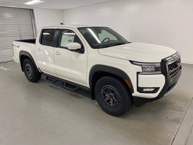 2025 Nissan Frontier Crew Cab PRO-X photo 3