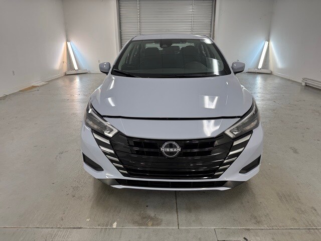 2025 Nissan Versa 1.6 SV photo 2