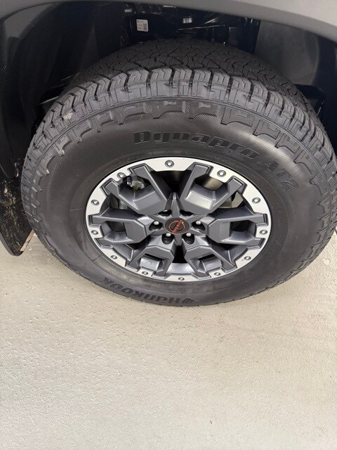 2025 Nissan Frontier Crew Cab PRO-4X photo 3