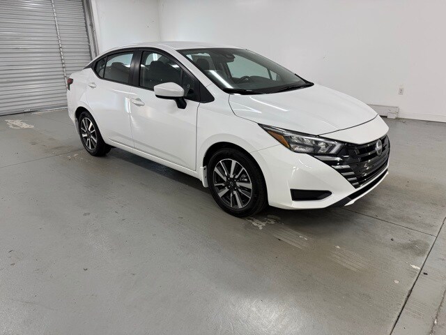 2025 Nissan Versa 1.6 SV photo 3