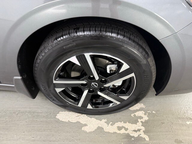 2025 Nissan Sentra SV photo 4