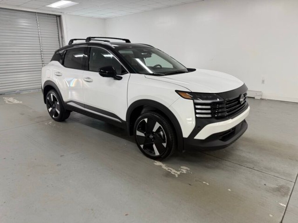 New 2025 Nissan Kicks SR SUV