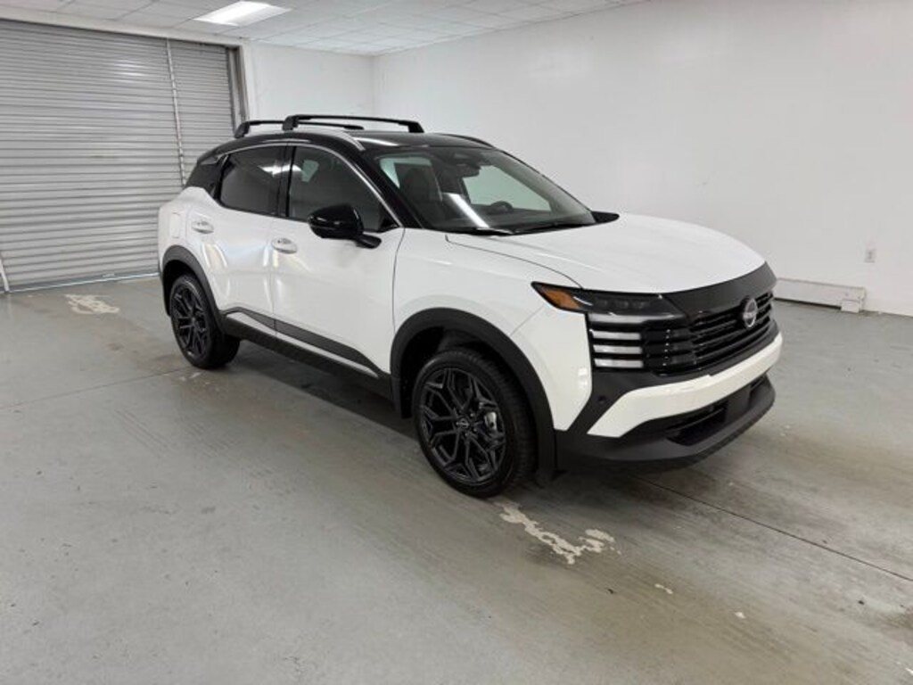 New 2025 Nissan Kicks SR SUV