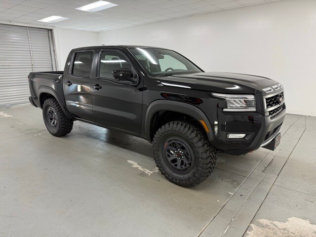 2025 Nissan Frontier Crew Cab PRO-4X photo 3