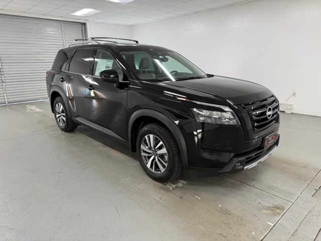 2025 Nissan Pathfinder SL photo 3