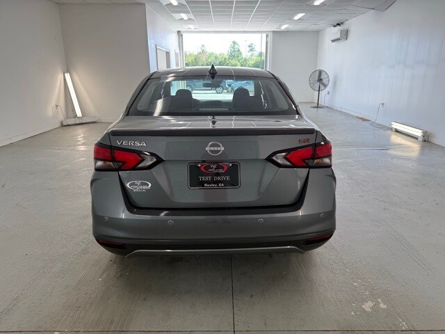 2025 Nissan Versa 1.6 SR photo 2