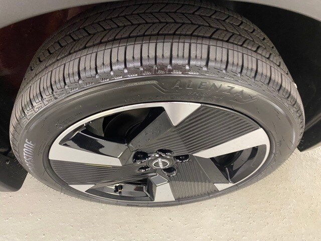 2025 Nissan Kicks SR photo 4