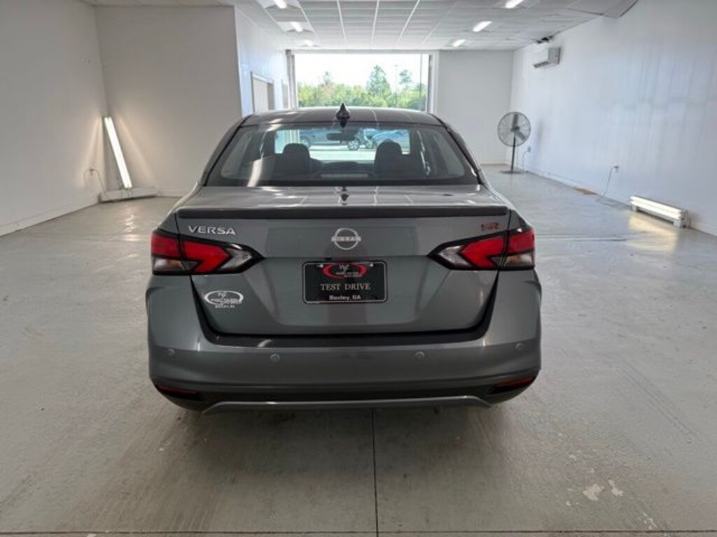 New 2025 Nissan Versa 1.6 SR Sedan