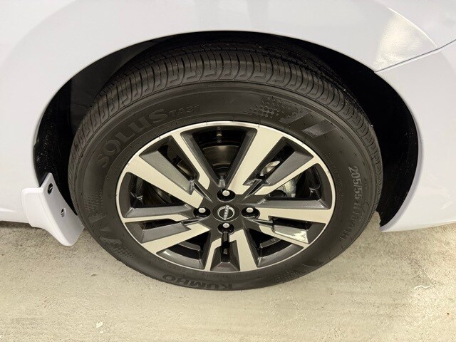 2025 Nissan Versa 1.6 SV photo 4