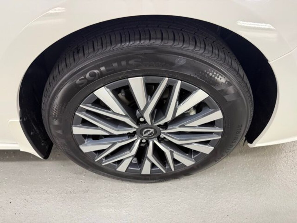 New 2025 Nissan Altima SV Sedan