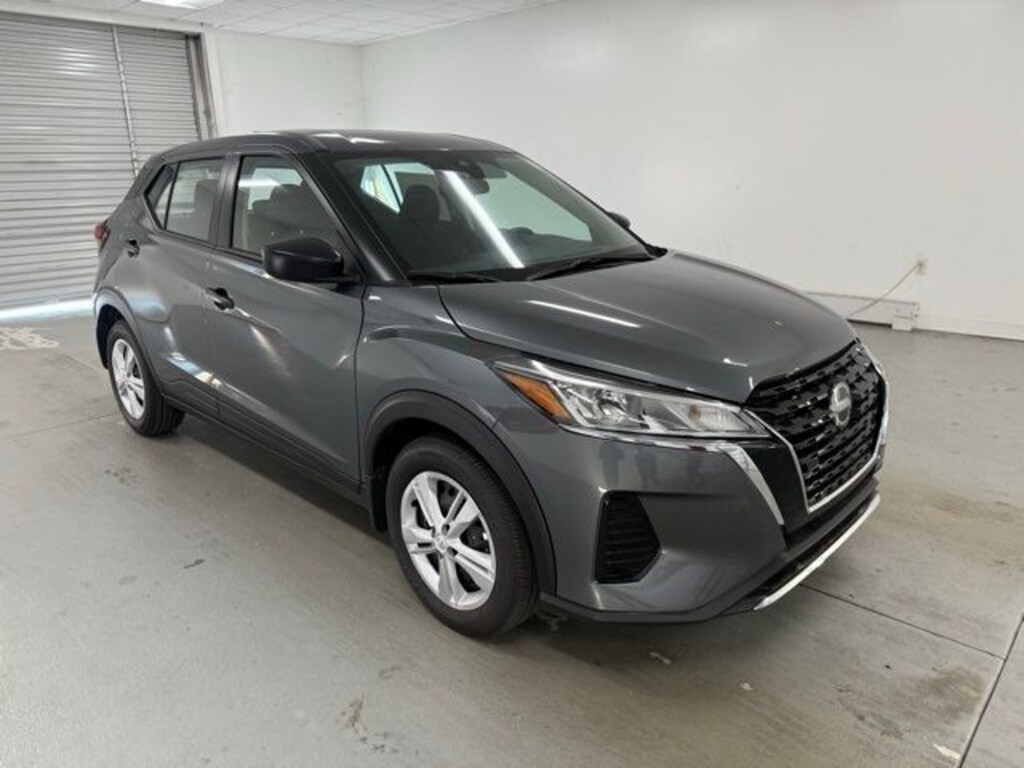 New 2025 Nissan Kicks Play S SUV