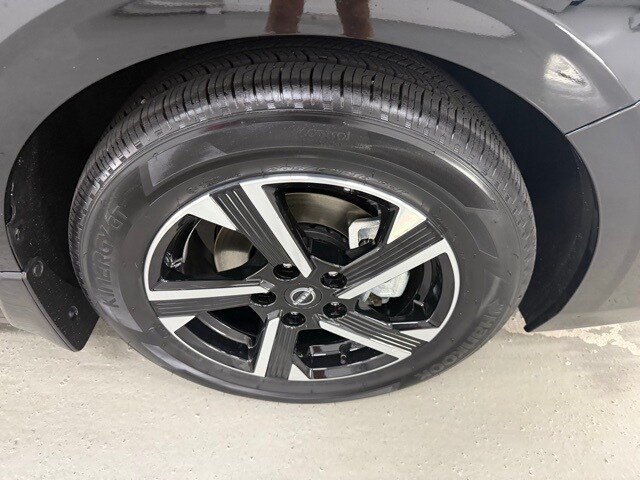 2025 Nissan Sentra SV photo 4