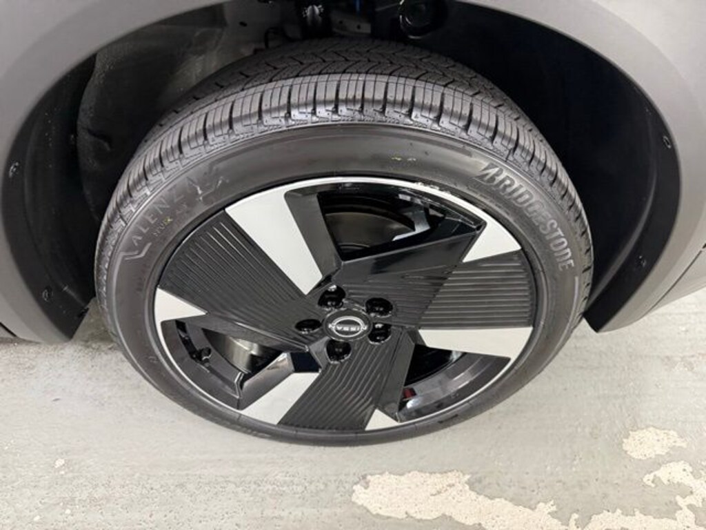 New 2025 Nissan Kicks SR SUV