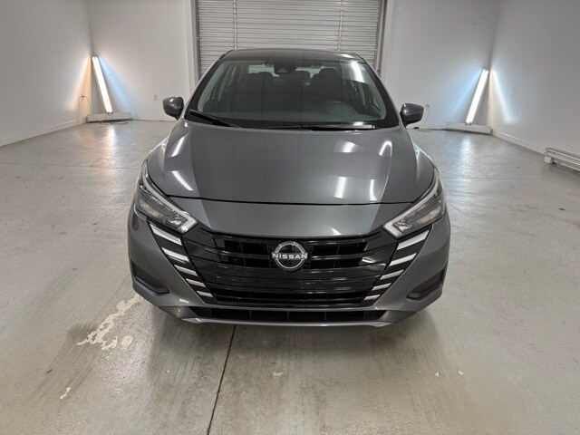 2025 Nissan Versa 1.6 SV photo 2