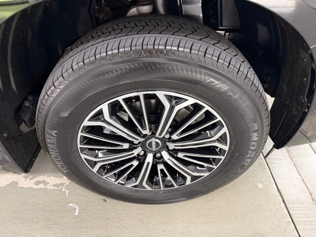 2025 Nissan Armada SL photo 3