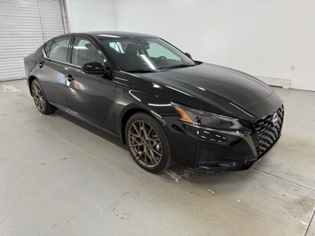 New 2025 Nissan Altima SR Sedan