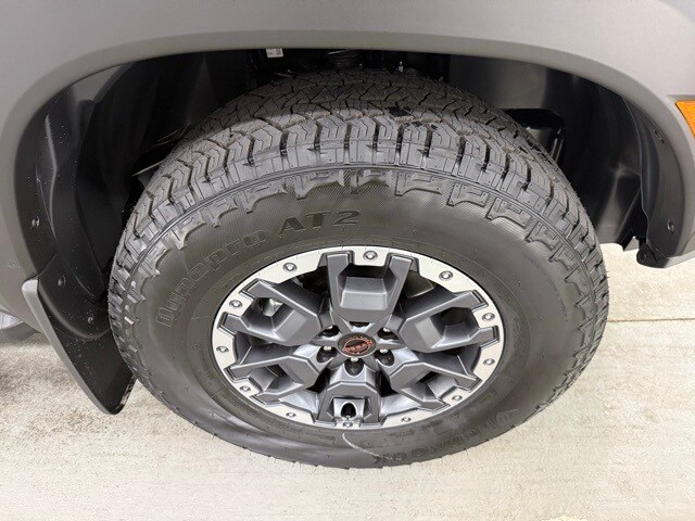 2026 Nissan Frontier Crew Cab PRO-4X photo 2