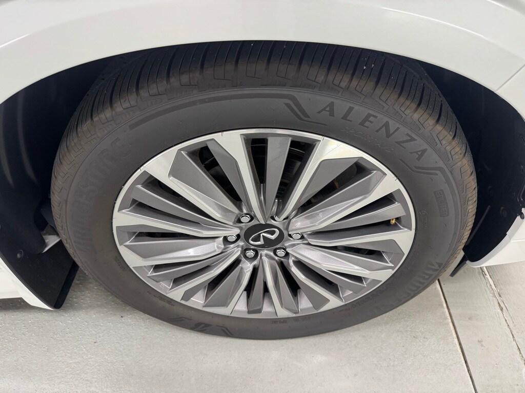 2025 Infiniti QX80 Sensory photo 4