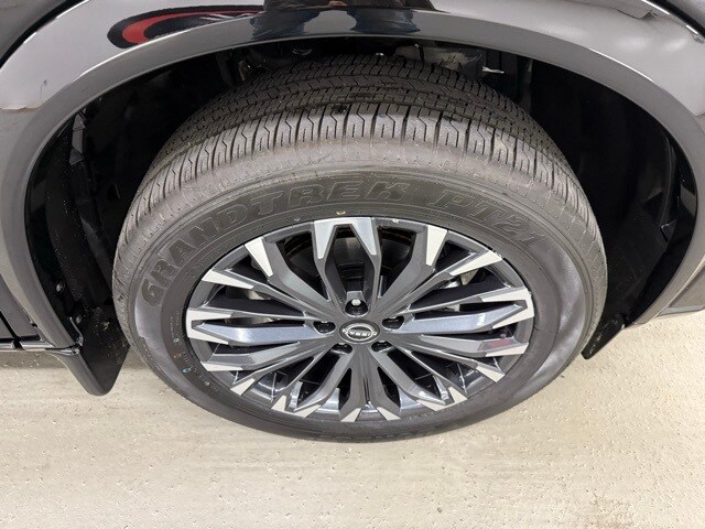 2026 Nissan Rogue Platinum photo 2