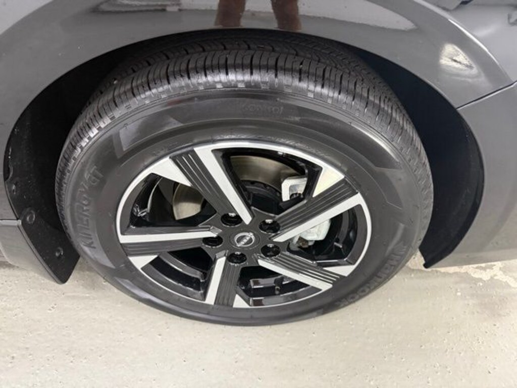 New 2025 Nissan Sentra SV Sedan