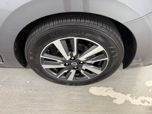 2025 Nissan Versa 1.6 SV photo 4