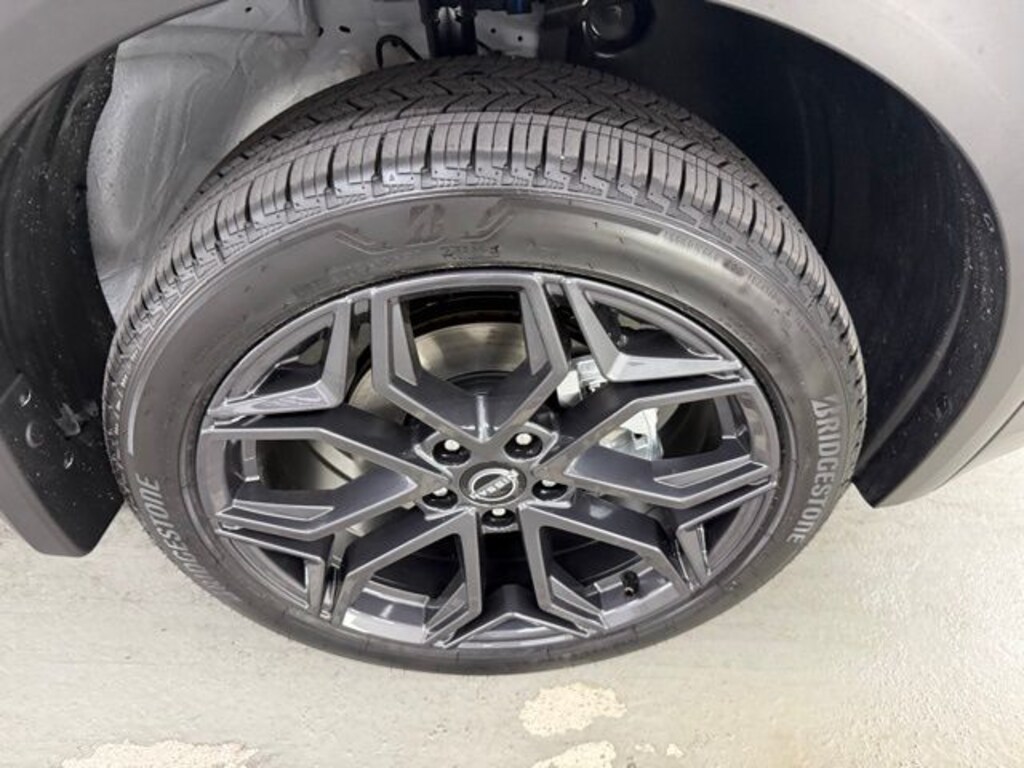 New 2025 Nissan Kicks SR SUV