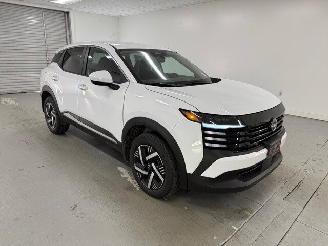 2025 Nissan Kicks SV photo 3