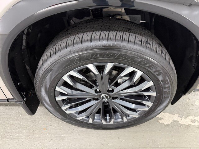 2026 Nissan Rogue Platinum photo 3