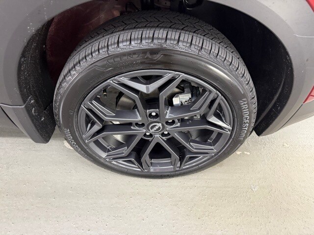 2025 Nissan Kicks SR photo 3