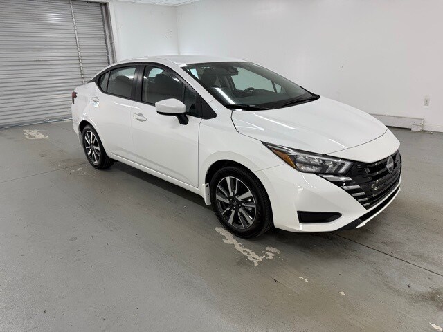 2025 Nissan Versa 1.6 SV photo 3