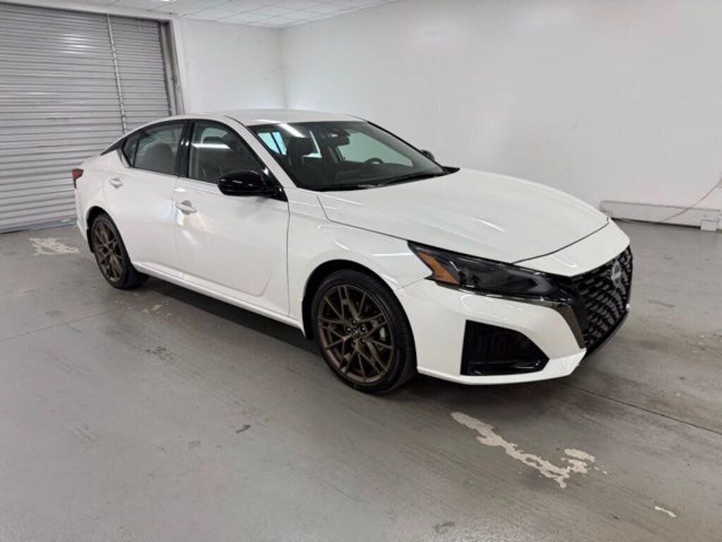 New 2025 Nissan Altima SR Sedan