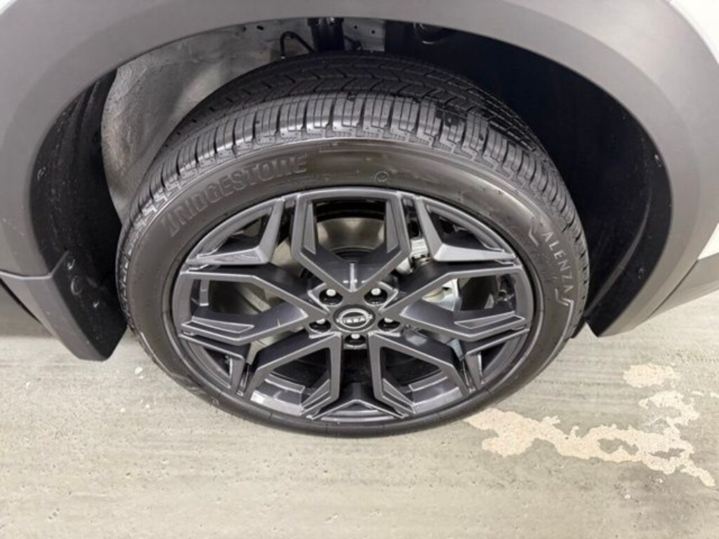 New 2025 Nissan Kicks SR SUV