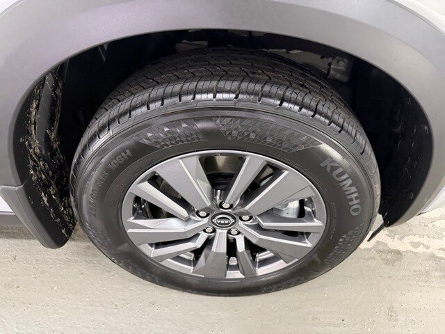 2025 Nissan Pathfinder SV photo 3