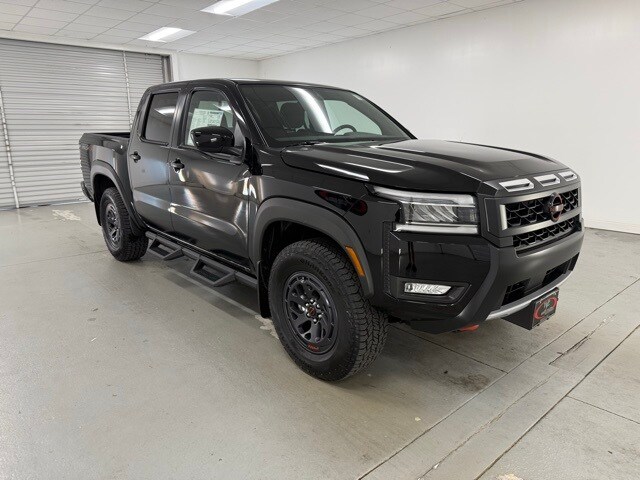 2025 Nissan Frontier Crew Cab PRO-4X photo 3