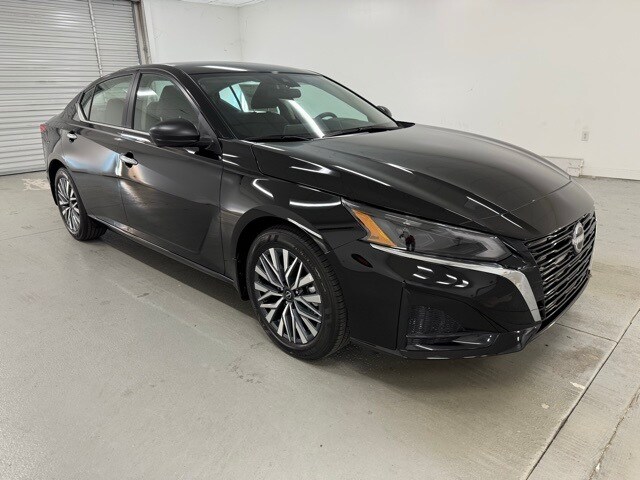 2025 Nissan Altima SV photo 2