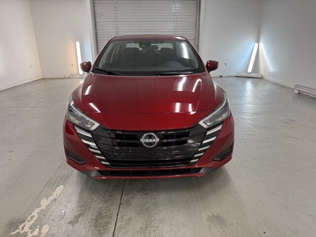 2025 Nissan Versa 1.6 SV photo 2