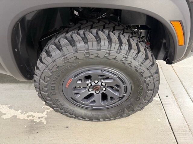 2025 Nissan Frontier Crew Cab PRO-4X photo 4