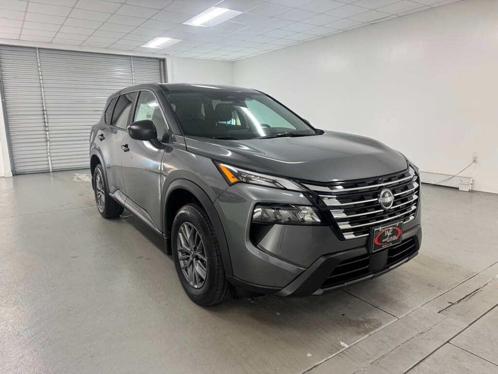 2026 Nissan Rogue S photo 2