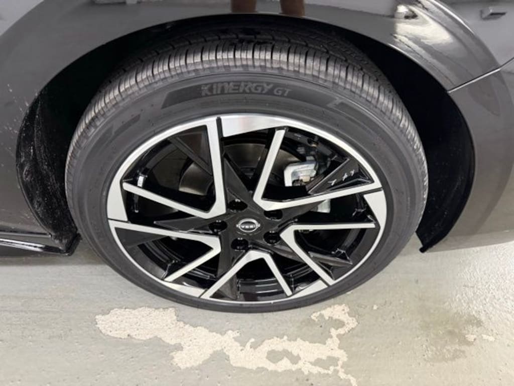 New 2025 Nissan Sentra SR Sedan