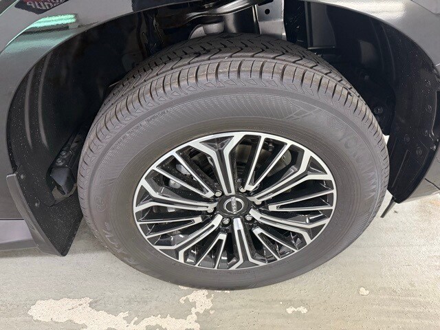 2025 Nissan Armada Platinum photo 2