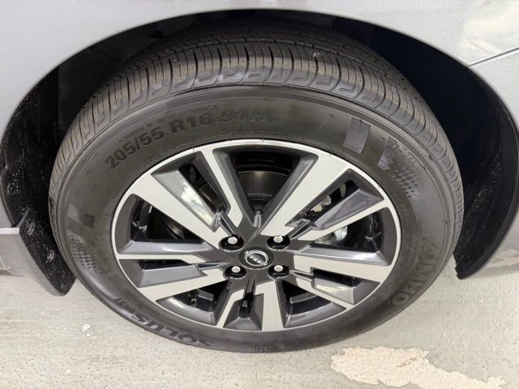 New 2025 Nissan Versa 1.6 SV Sedan