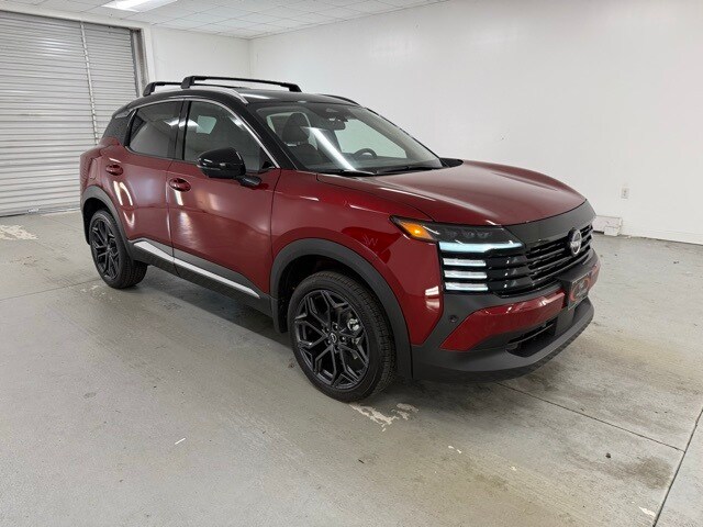 2025 Nissan Kicks SR photo 3