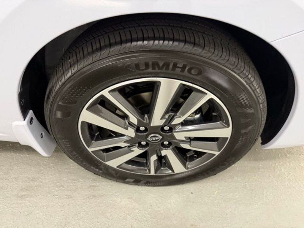 New 2025 Nissan Versa 1.6 SV Sedan