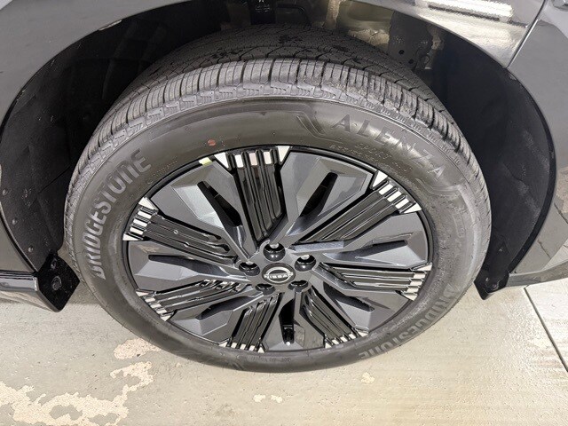 2025 Nissan Murano Platinum photo 2