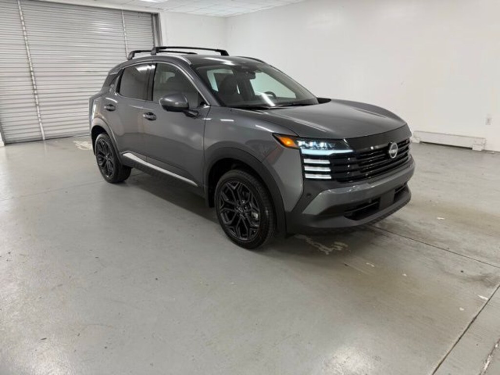 New 2025 Nissan Kicks SR SUV