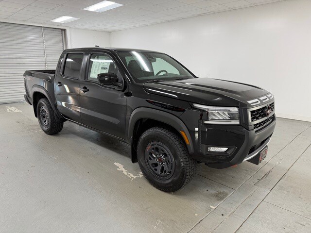 2025 Nissan Frontier Crew Cab PRO-4X photo 3