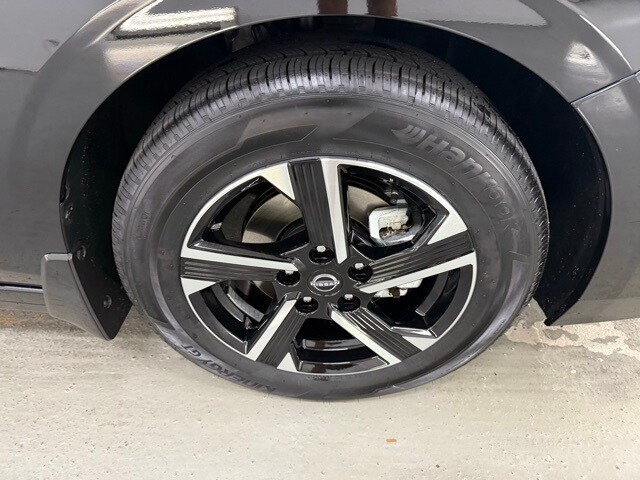 2025 Nissan Sentra SV photo 3