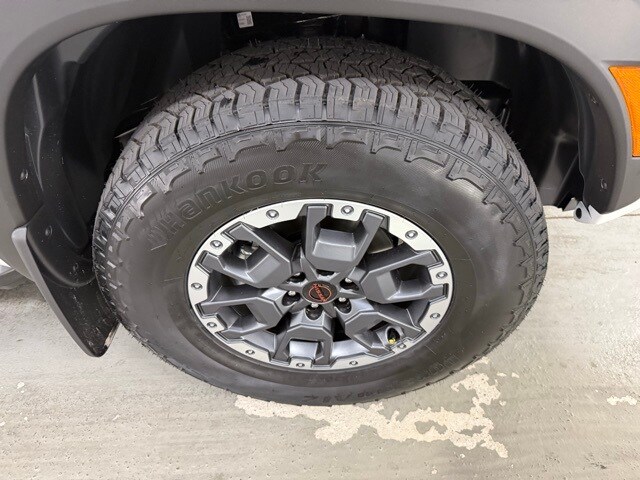 2026 Nissan Frontier Crew Cab PRO-4X photo 2